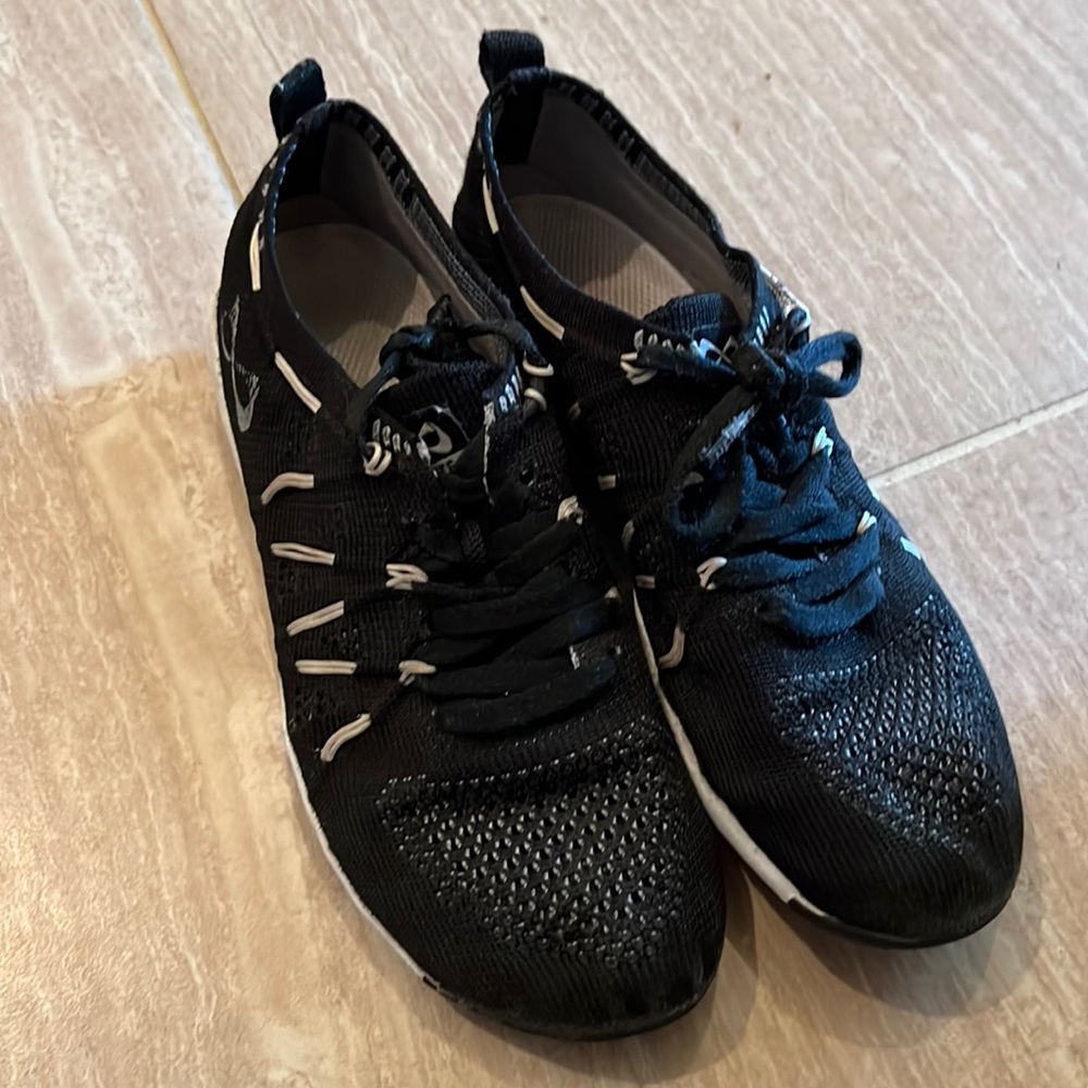 Nfinity night flyte shoes size youth 3.